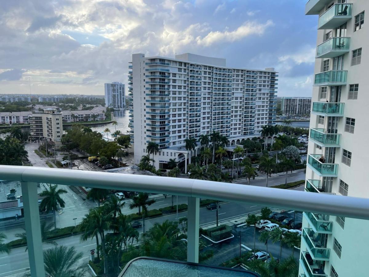 Hollywood On Beach Apartment Exterior photo